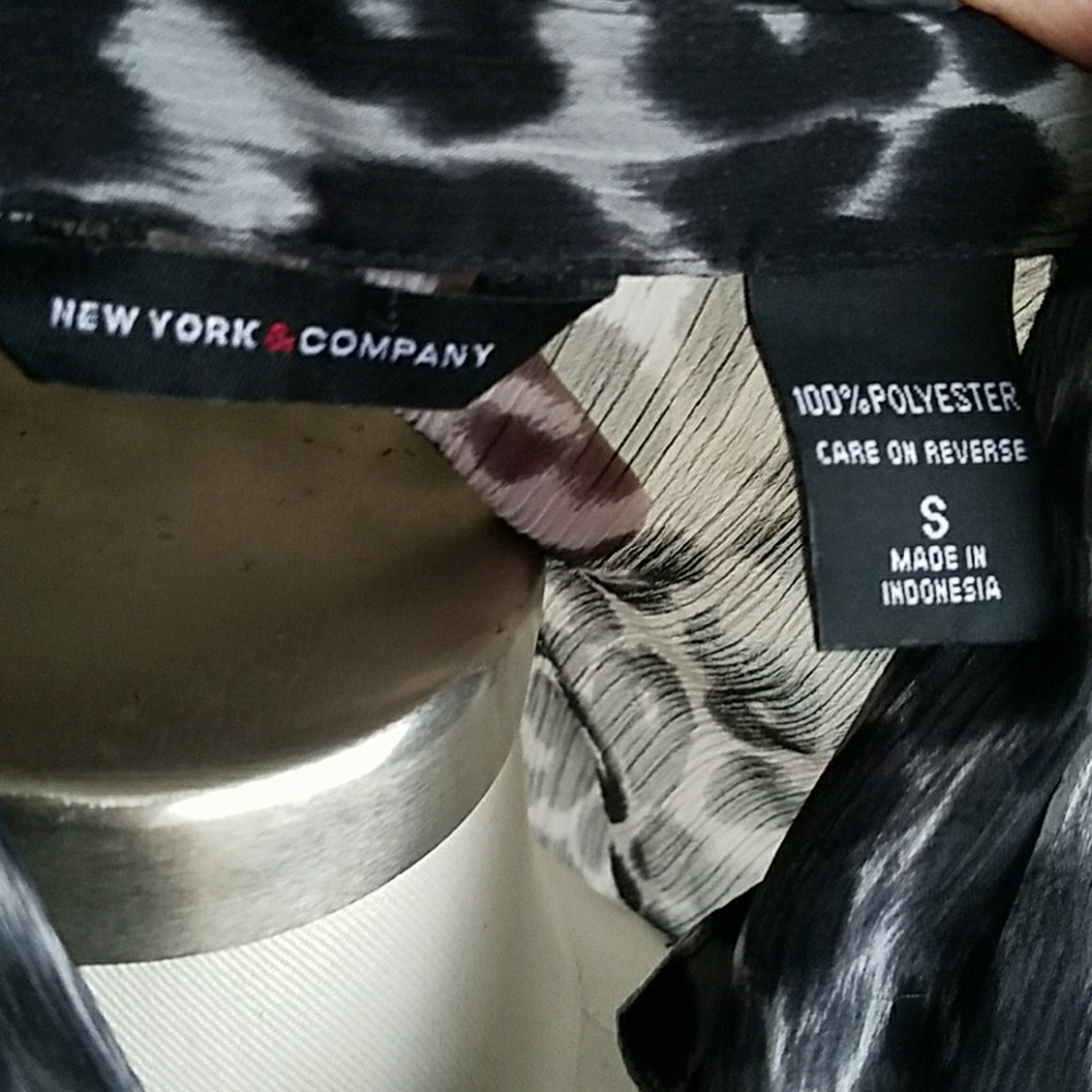 🤏 New York & Co sheer leopard top - Picture 6 of 7
